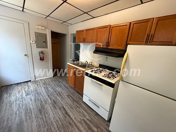 3rd image of 1112B S Gilbert St