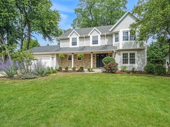 W276N2570 Wildflower ROAD, Pewaukee, WI 53072