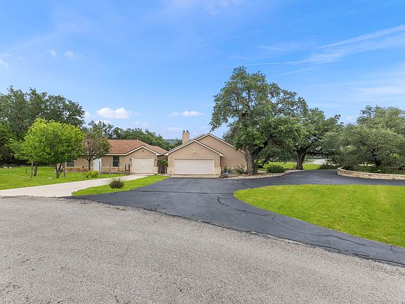 5th image of 128 Comal Oak