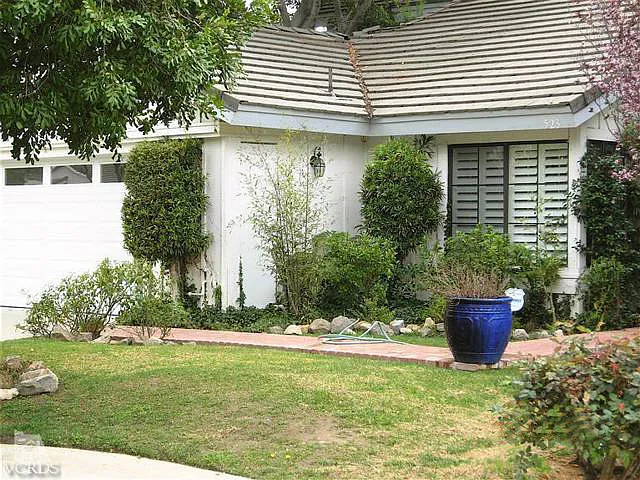523 N Park Springs Ct — Photo 3
