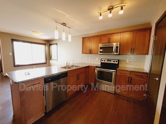 3rd image of 515 Chappelle Dr SW
