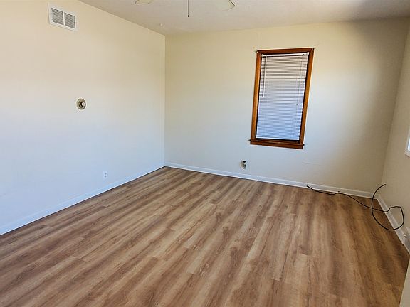 2nd image of 121 1/2 N Hayes Ave