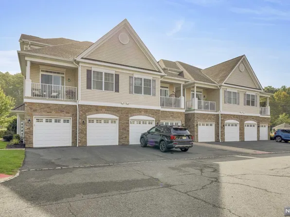 72 Elston Ct, Haskell, NJ 07420