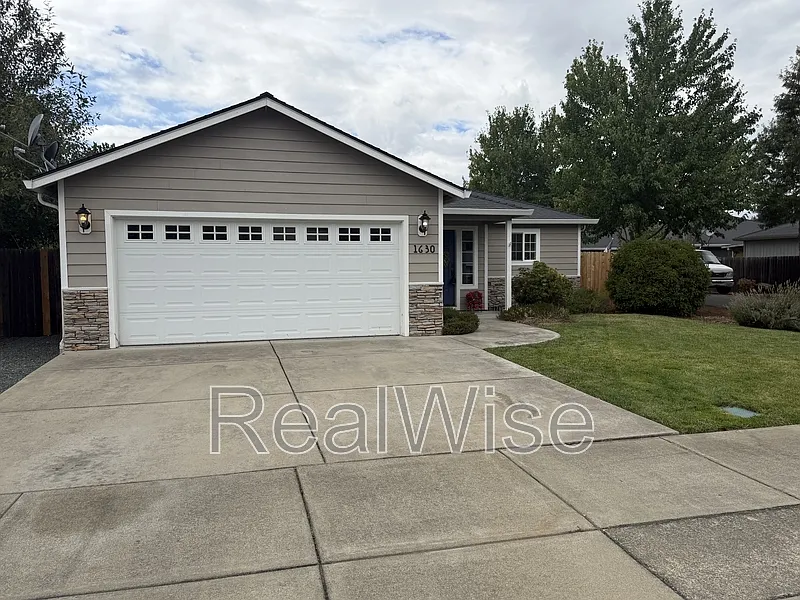 3 bed, 2.0 bath, $2,295 — Photo 2