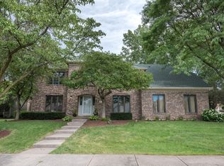 2812 Hollenback Ct, Naperville, IL 60565