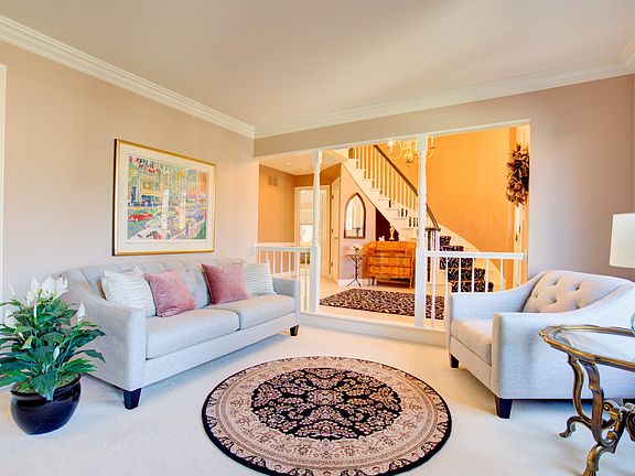 5th image of 805 Shanahan Ct