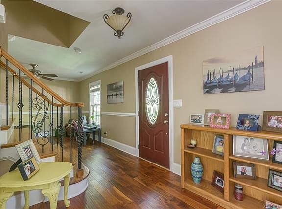 3rd image of 8439 Knollbrook Dr
