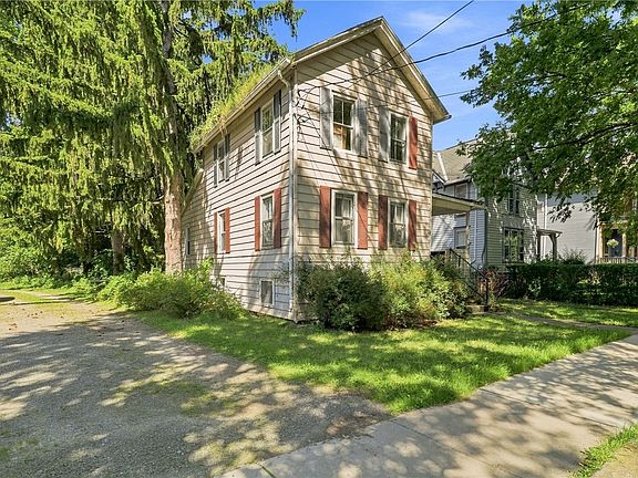 3rd image of 206 Center St