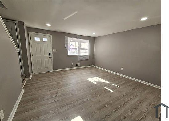 4th image of 6018 Marquette Rd