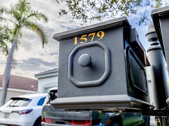 4th image of 1579 Banyan Way