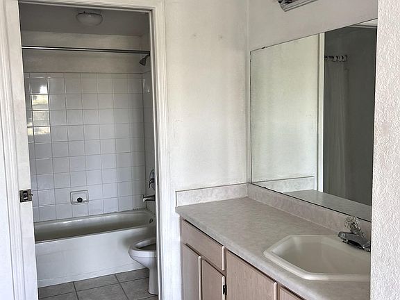 5th image of 13815 Fairway Island Dr APT 1332