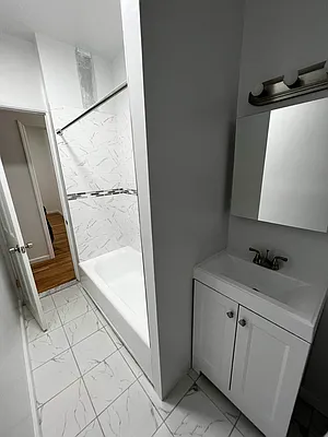 Rented by Salon Realty Corp | media 16