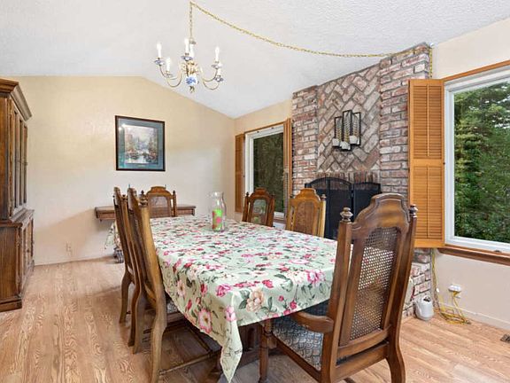 4th image of 115 Redwood Pl