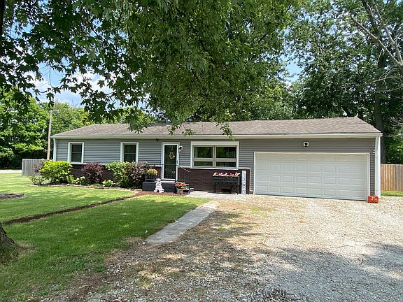 3rd image of 2482 N County Road 1000 E