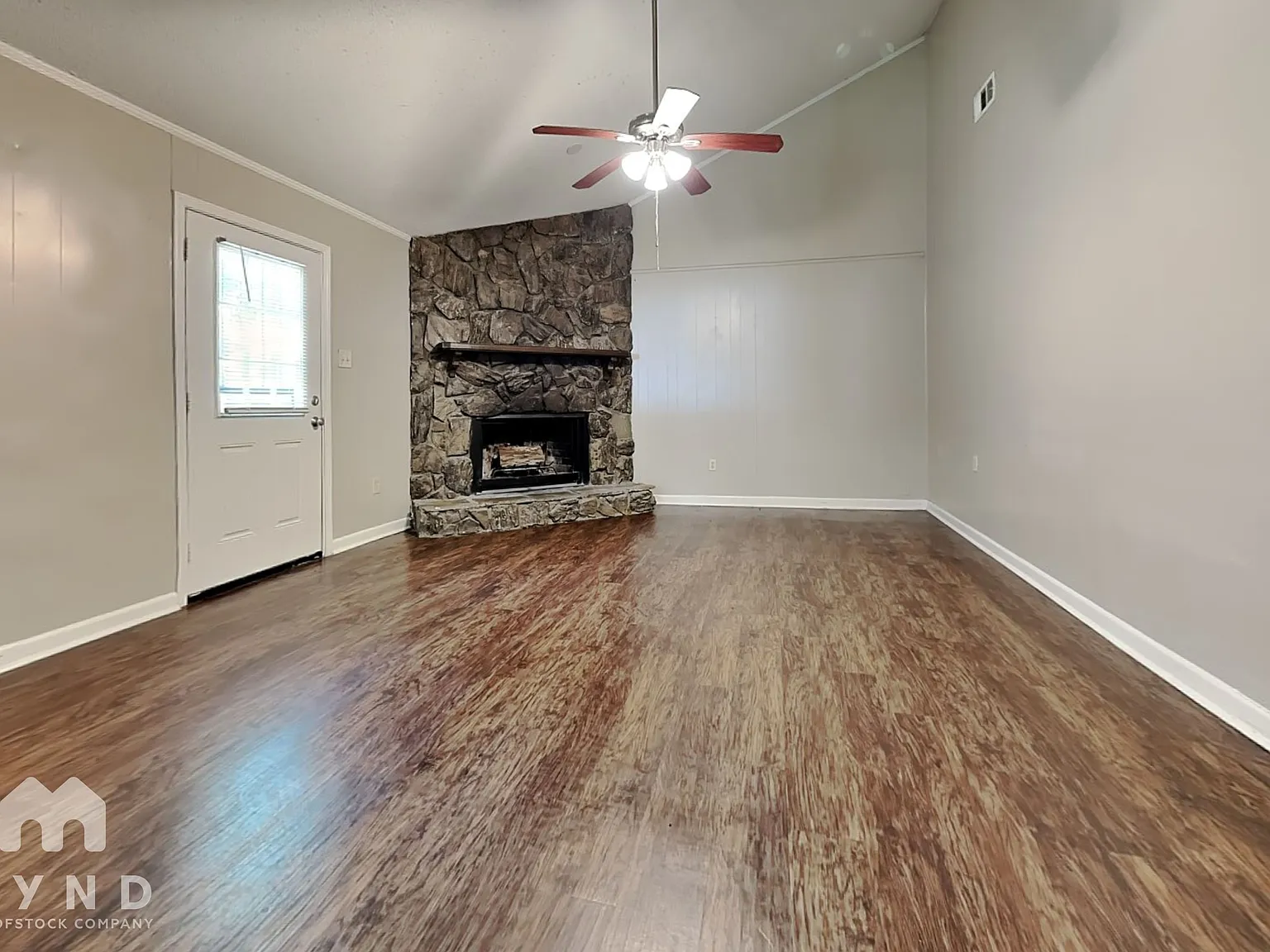 3 bed, 2.0 bath, 1500 sqft, $1,315 — Photo 2