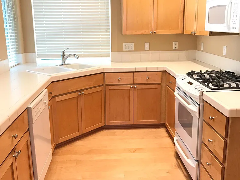 6244 SW 208th Ter — Photo 3
