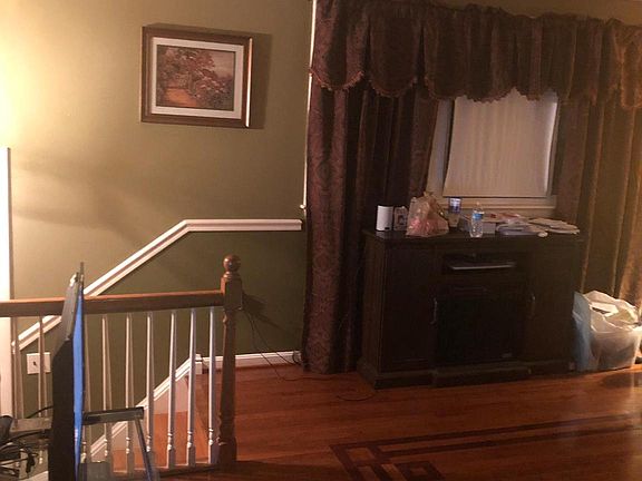 3rd image of 2112 Trafalgar Dr