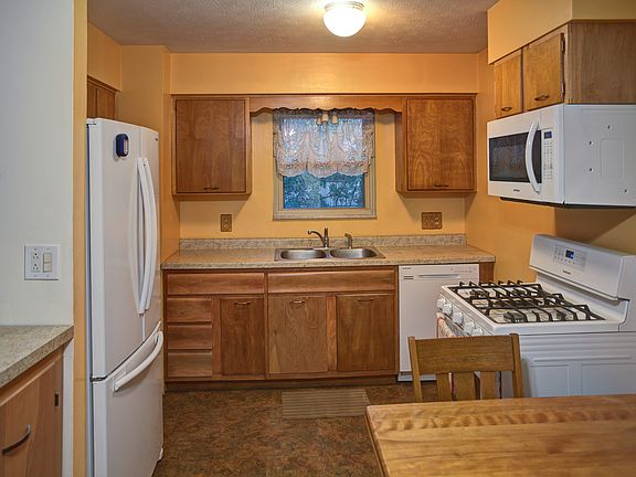 4th image of 319 Crestview Dr