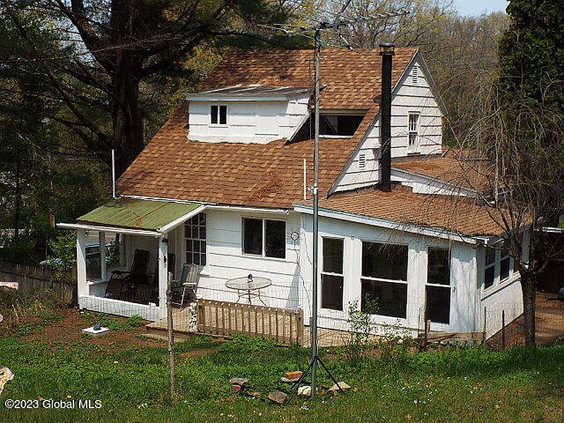 2nd image of 431 Steele Ave
