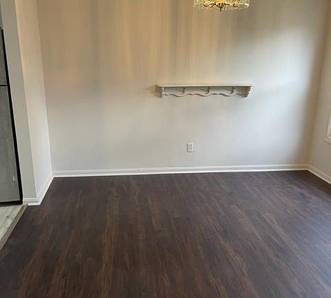 2nd image of 884 Quince Orchard Blvd