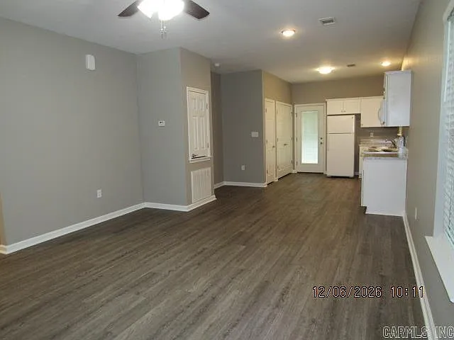 2135 Hickory St — Photo 3