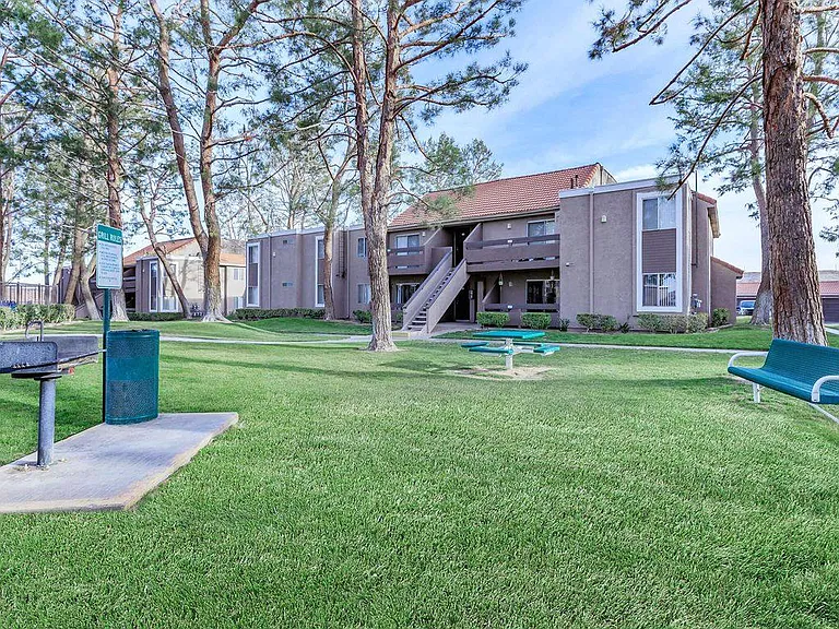 Barstonian Apartments — Photo 11
