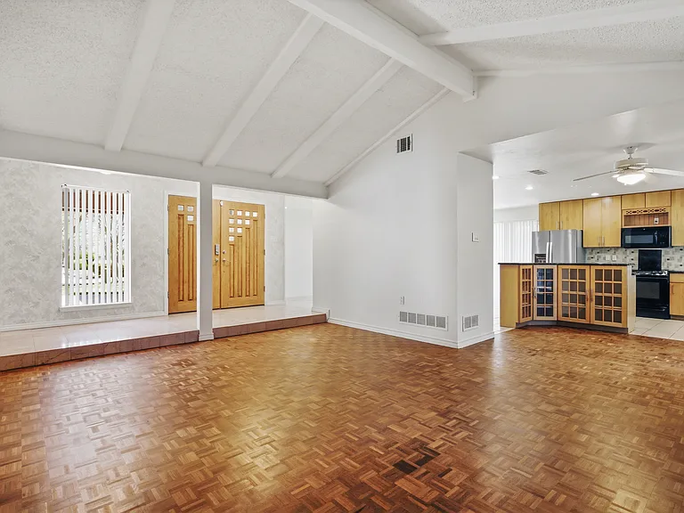 15721 Mapleview Cir — Photo 6