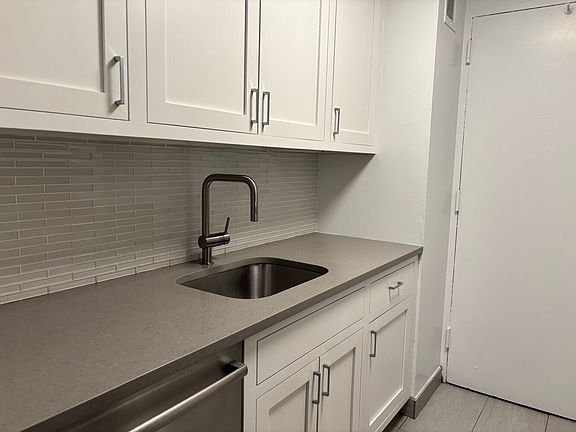 5th image of 101 W 55th St #611
