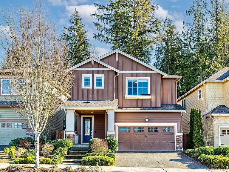 1693 NE Falls Dr — Photo 1