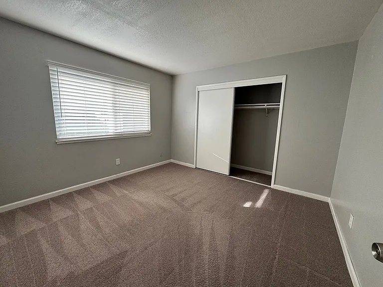 665 Kirkland Dr — Photo 8