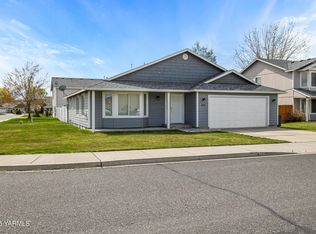 612 Columbus Ave, Moxee, WA 98936