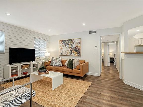 3rd image of 5610 AVENIDA DEL MARE