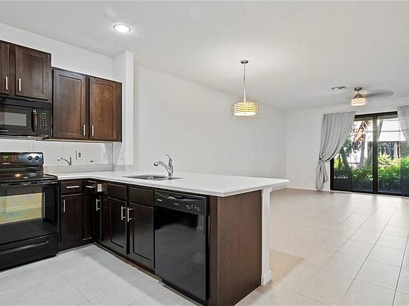 4th image of 4210 N Dixie Hwy #29