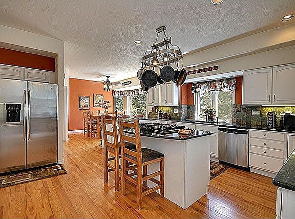Gourmet kitchen with spacious breakfast nook
