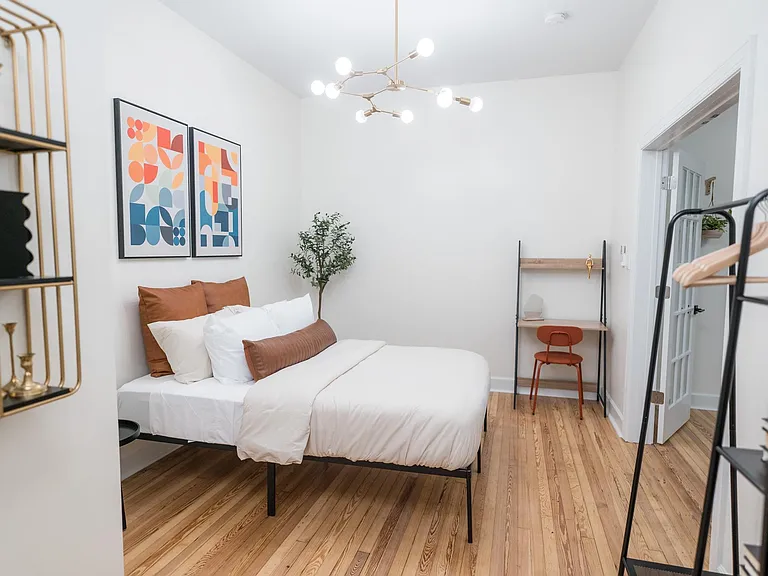 129 S Main St #2B — Photo 2