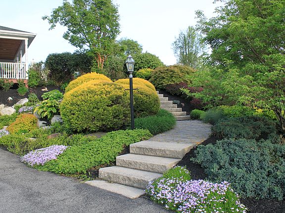 2nd image of 3 Enclave Manor Dr