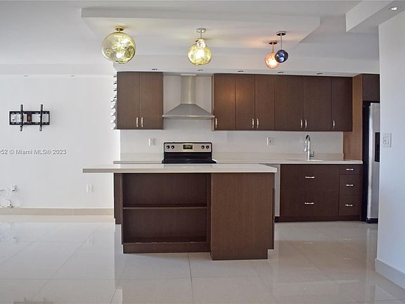 5th image of 401 Ocean Dr APT 307
