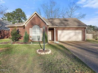 100 Huntington Hill Dr, Clinton, MS 39056