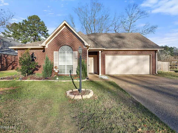 100 Huntington Hill Dr, Clinton, MS 39056