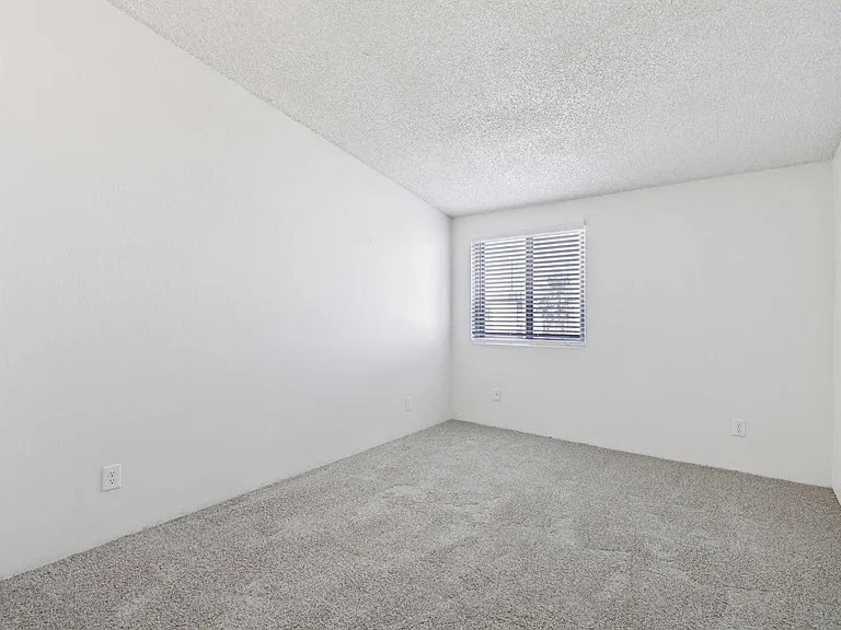 14-web-or-mls-E_Hampton_St_-_Unit_207_-_014