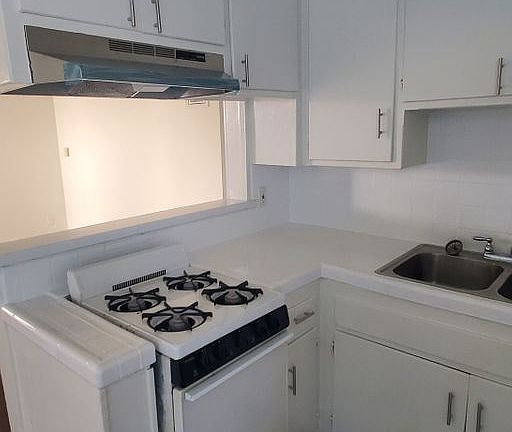 3rd image of 3742 S Canfield Ave #1