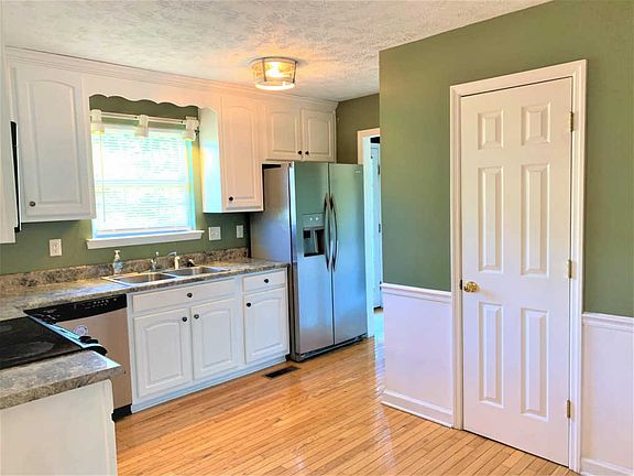 4th image of 52 Flatstone Dr