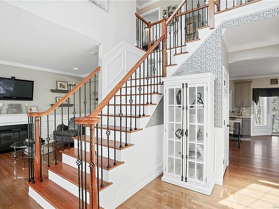 3rd image of 2042 Independence Dr