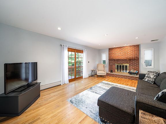 4th image of 340 Saint Nicholas Ave