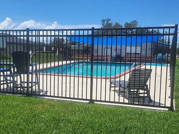 5th image of 245 W Club Oak Ln