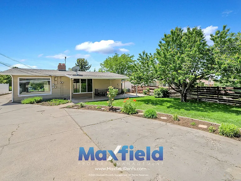 2139 E 1300 S — Photo 37