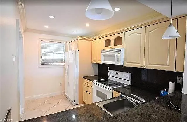 16750 NE 10th Ave #3 — Photo 5