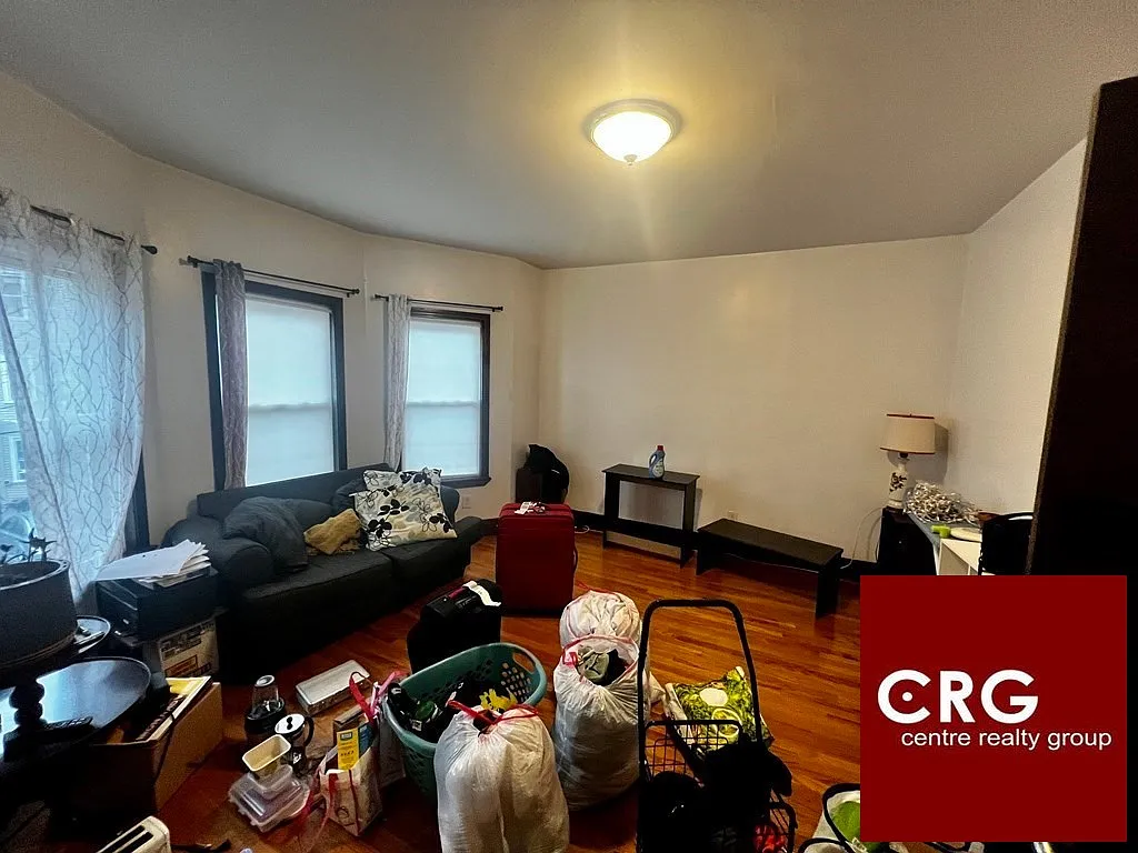 3 bed, 1.0 bath, 1000 sqft, $3,400 — Photo 3