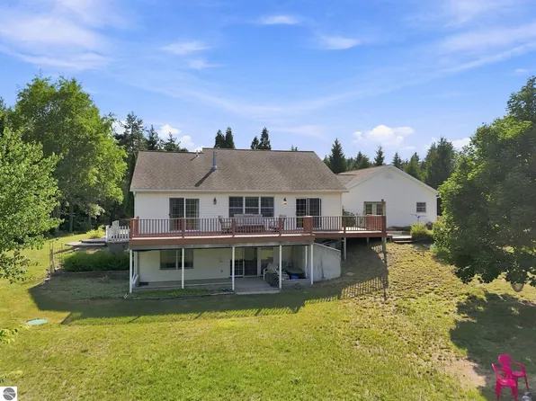 3854 W 18 Rd, Mesick, MI 49668