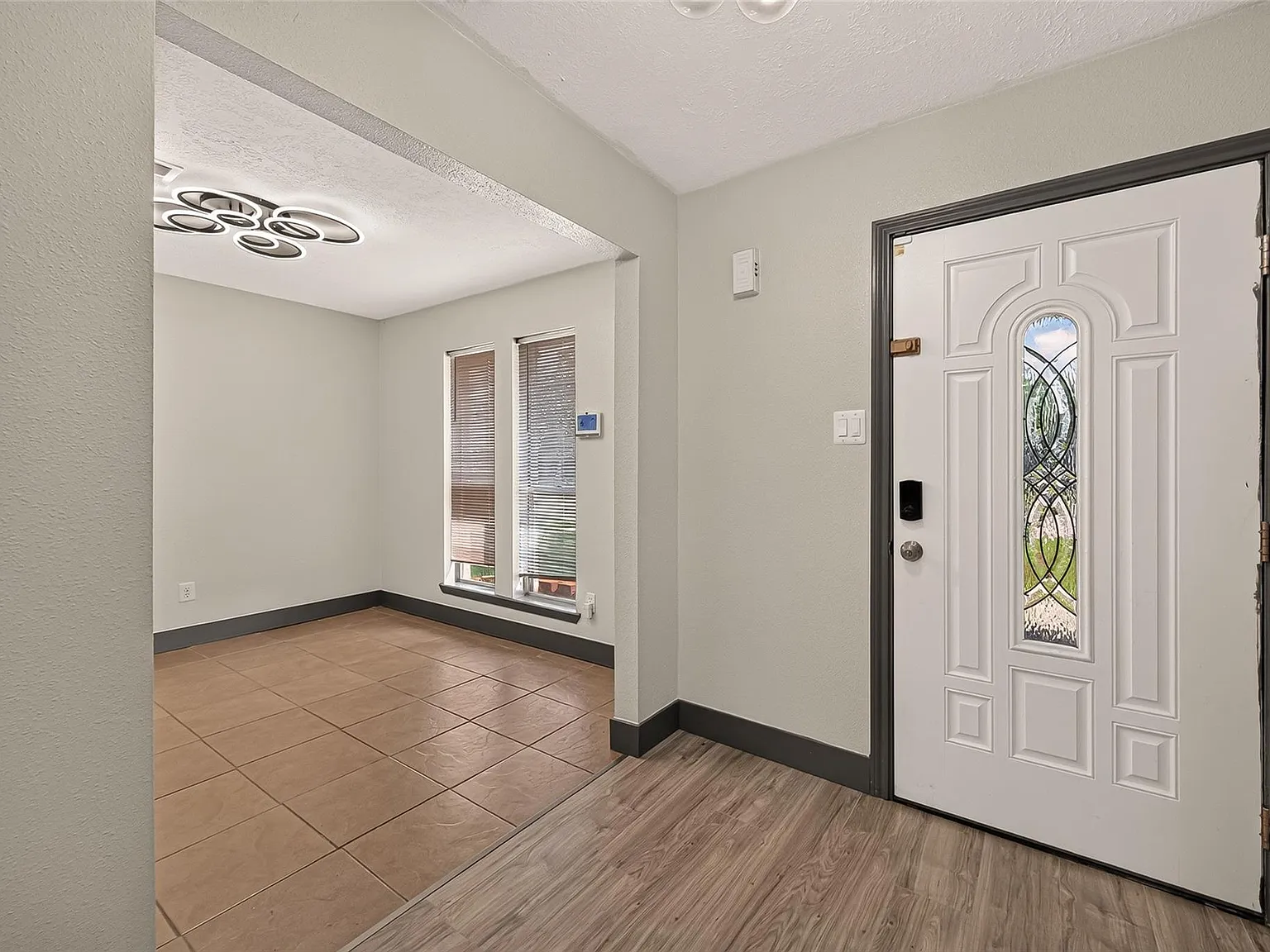 3 bed, 2.0 bath, 1678 sqft, $1,900 — Photo 4